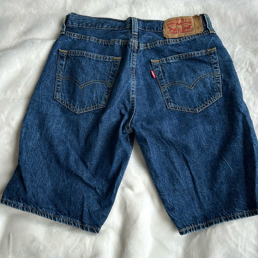 Levi’s 501 mid length dark denim shorts size 29 waist